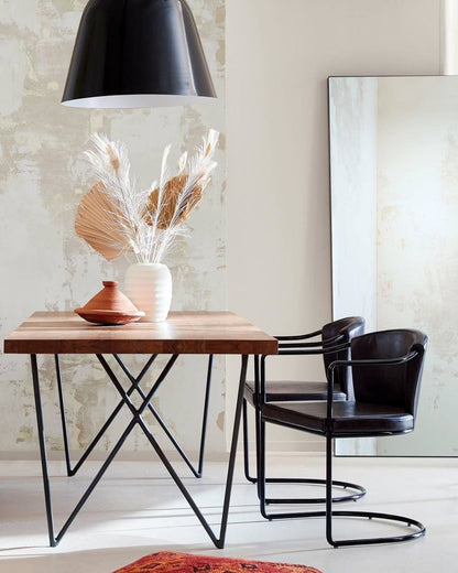 Aylanda Yemek Masası