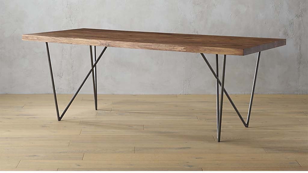 Aylanda Yemek Masası